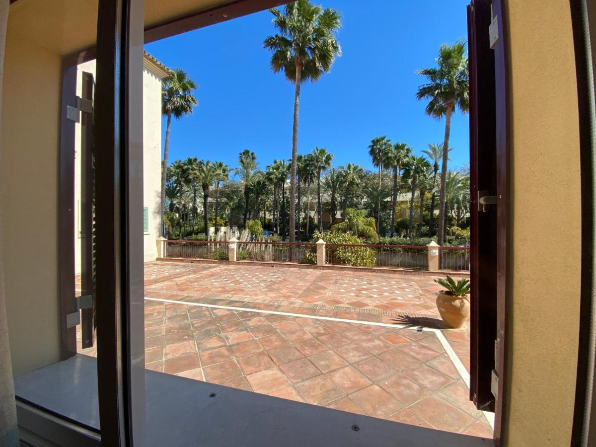Apartamento con piscina ,playa con vistas panorámicas en la Marina de Sotogrande San Roque  Esterno foto