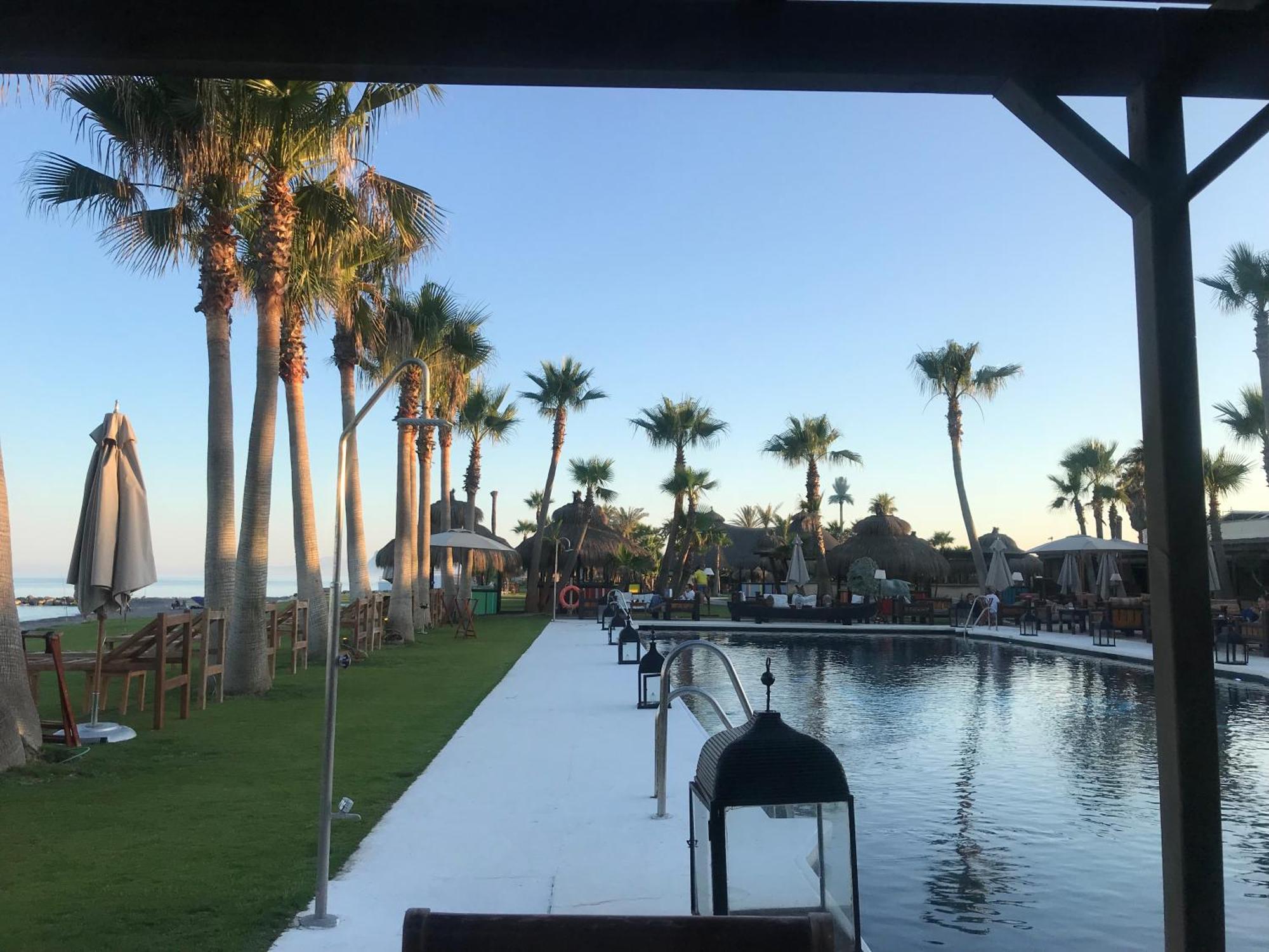 Apartamento con piscina ,playa con vistas panorámicas en la Marina de Sotogrande San Roque  Esterno foto