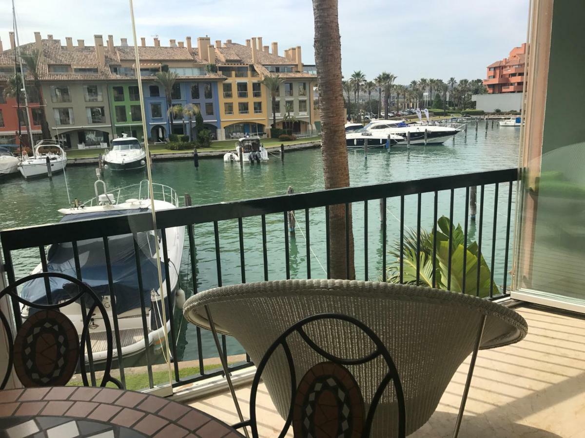 Apartamento con piscina ,playa con vistas panorámicas en la Marina de Sotogrande San Roque  Esterno foto