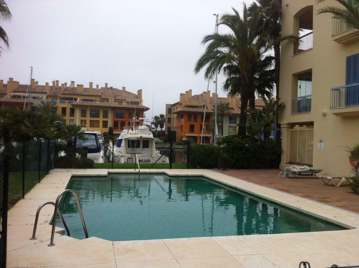 Apartamento con piscina ,playa con vistas panorámicas en la Marina de Sotogrande San Roque  Esterno foto